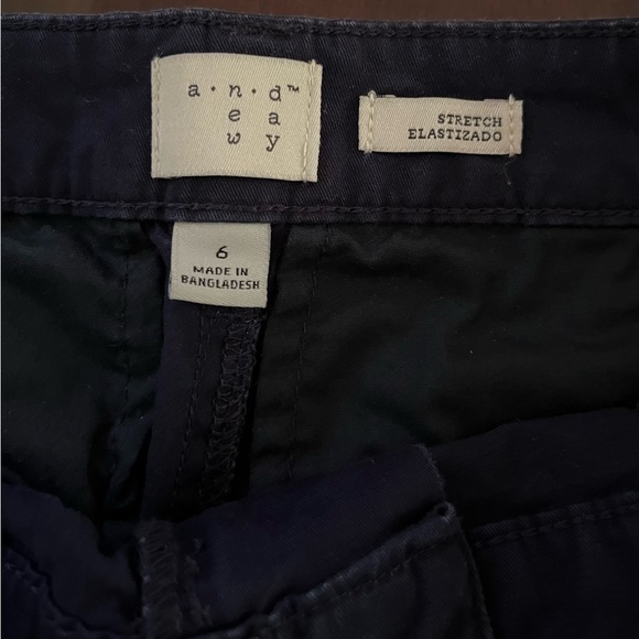 Woman’s dark navy blue shorts soft comfortable size 6 98% cotton 2% spandex - Picture 6 of 6